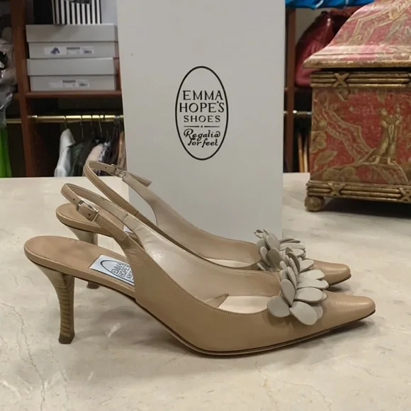LIKE NEW EMMA HOPE REGALIA FOR FEET CAMEL LEATHER SLINGBACKS ROWS OF PETALS 8.5 - Picture 3 of 12